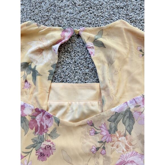 NWT Yellow Floral Beautiful Top Sara Michelle M - Picture 7 of 7